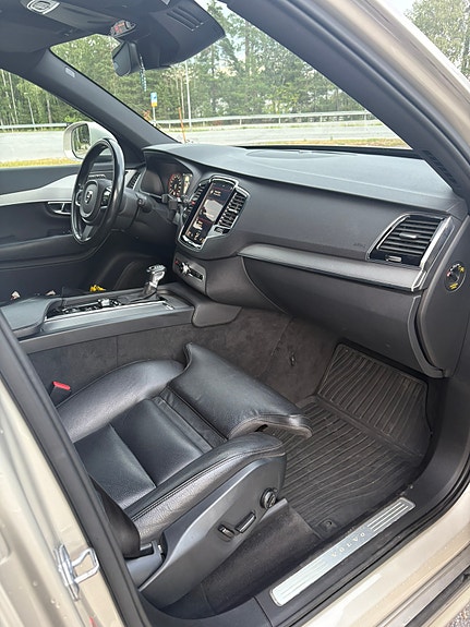 Volvo XC90 4 of 5