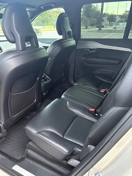 Volvo XC90 2 of 5