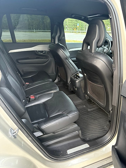 Volvo XC90 3 of 5
