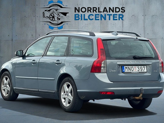 Volvo V50 4 of 5