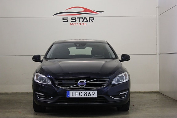 Volvo V60 2 of 22