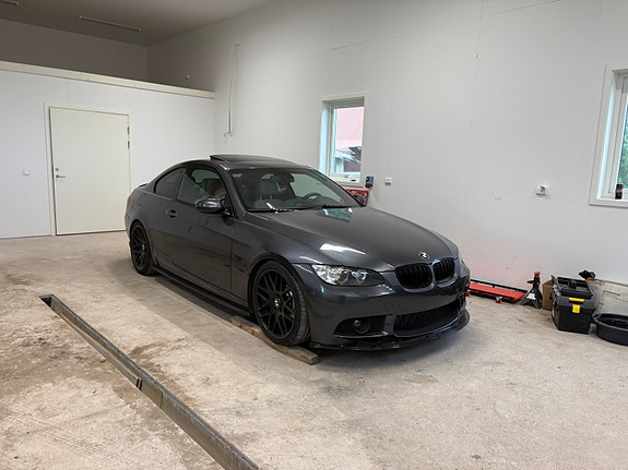 BMW 325d 2 of 5