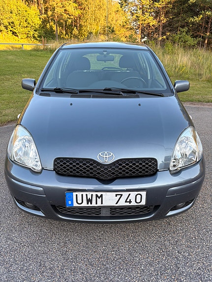 Toyota Yaris 5 of 5