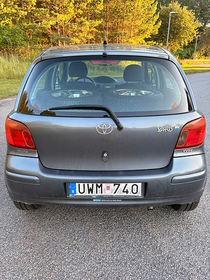 Toyota Yaris 6 of 22