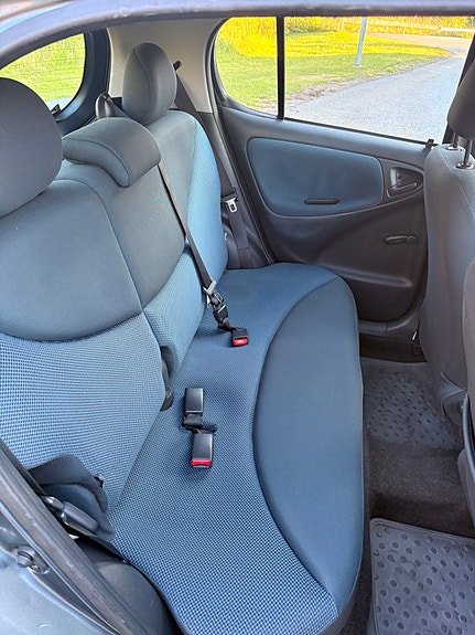 Toyota Yaris 14 of 22