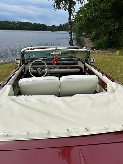 Oldsmobile Dynamic 88 2 of 5