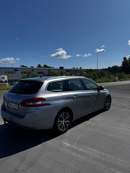 Peugeot 308 SW 4 of 5