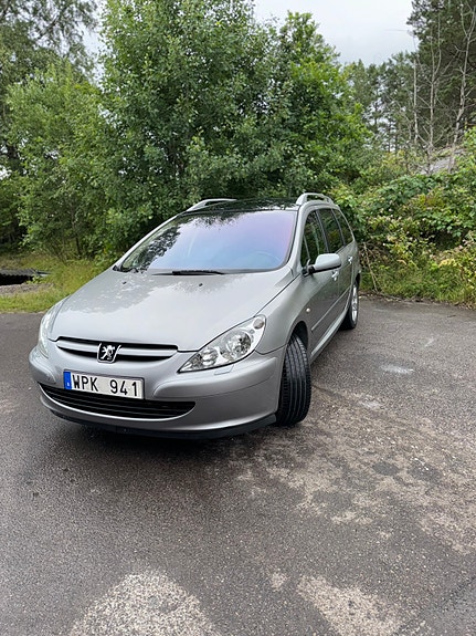 Peugeot 307 SW 2 of 6