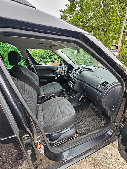 Skoda Roomster 2 of 6