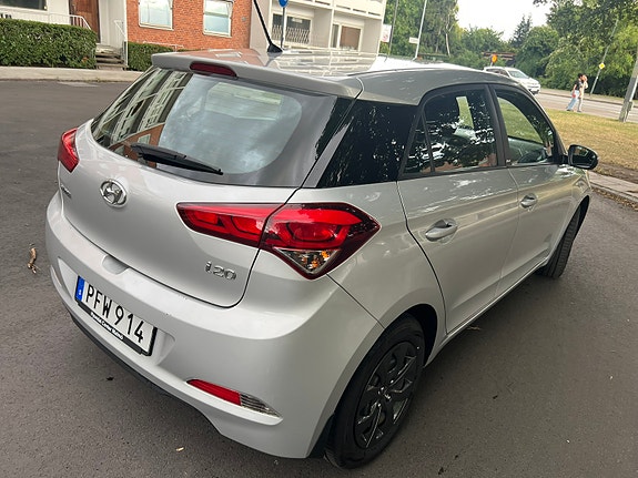 Hyundai i20 2 of 8