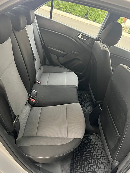 Hyundai i20 7 of 8