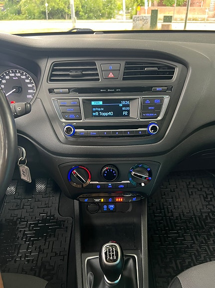 Hyundai i20 5 of 8