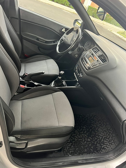 Hyundai i20 6 of 8