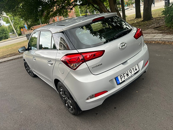 Hyundai i20 3 of 8