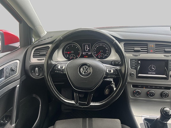Volkswagen Golf VII 8 of 10