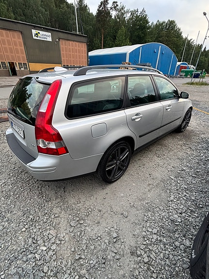Volvo V50 4 of 5