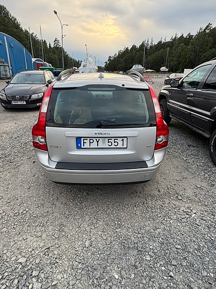 Volvo V50 3 of 5