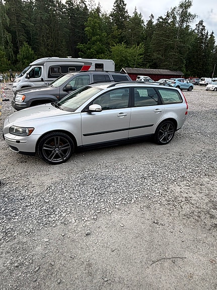 Volvo V50 2 of 5
