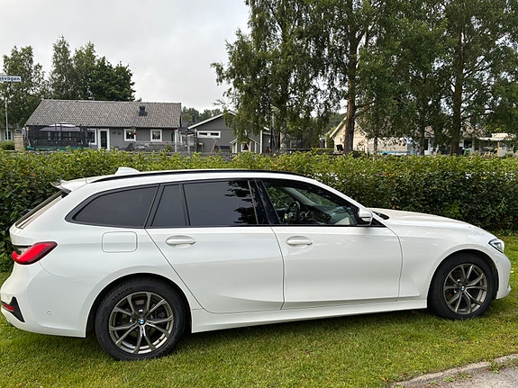 BMW 320d 2 of 3