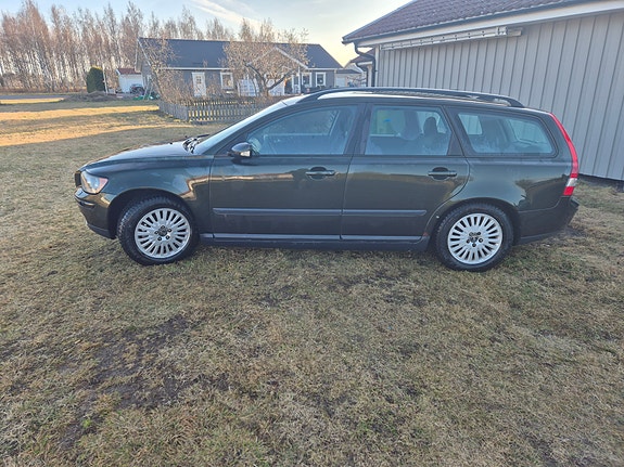 Volvo V50 2 of 4