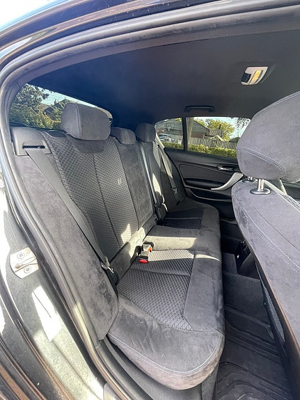 BMW 116i 4 of 5