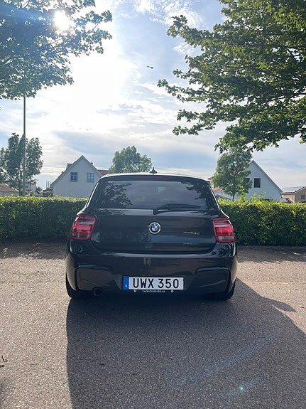 BMW 116i 2 of 5