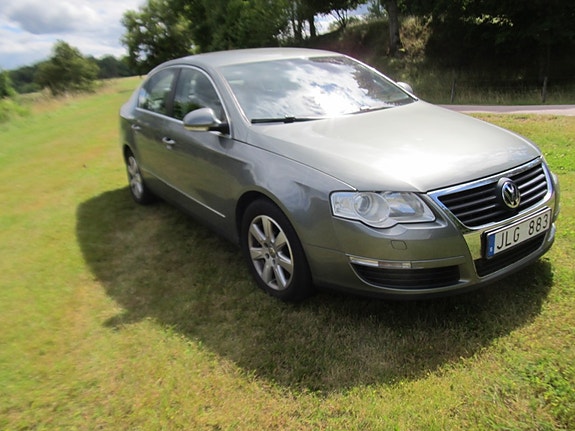 Volkswagen Passat 2 of 5