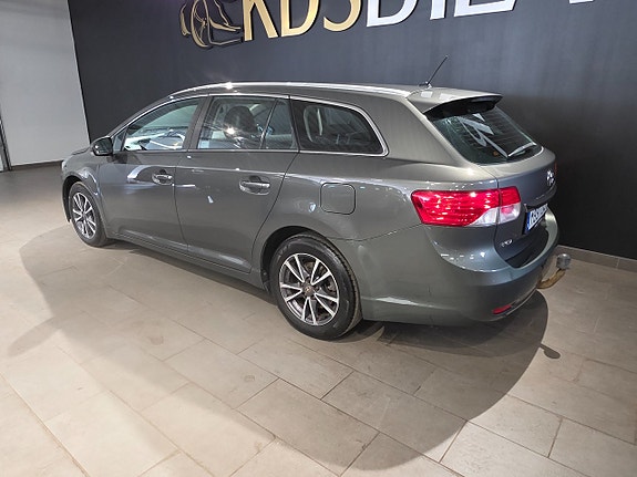 Toyota Avensis 3 of 5