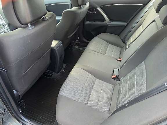 Toyota Avensis 10 of 12