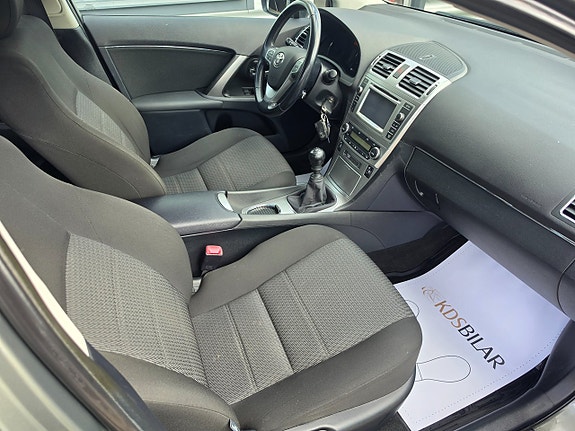 Toyota Avensis 7 of 12