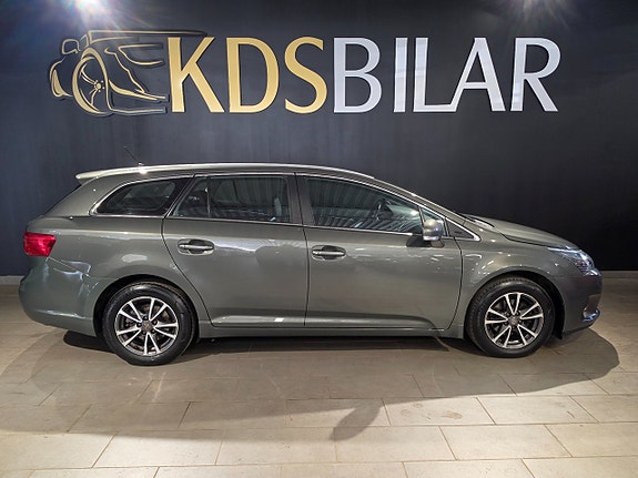 Toyota Avensis 4 of 5