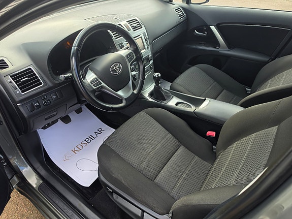 Toyota Avensis 9 of 12