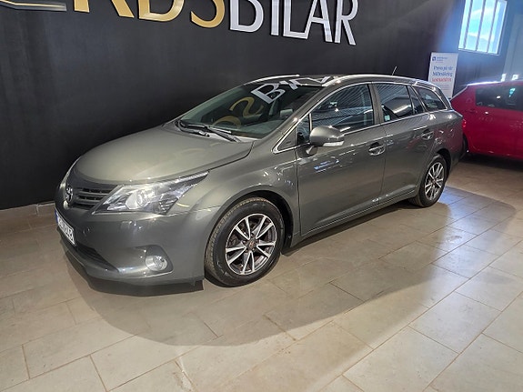 Toyota Avensis 2 of 5