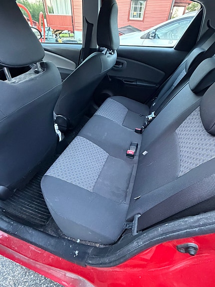 Toyota Yaris 7 of 10