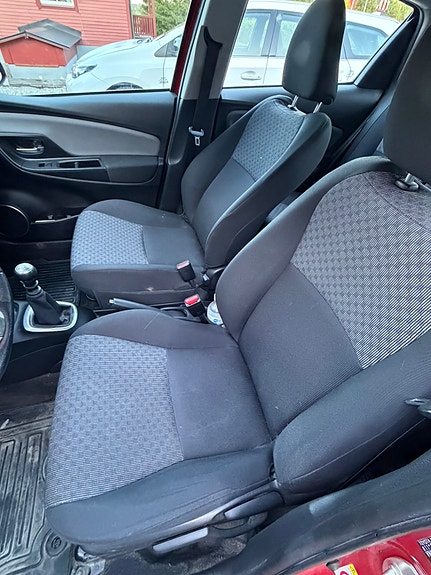 Toyota Yaris 4 of 10
