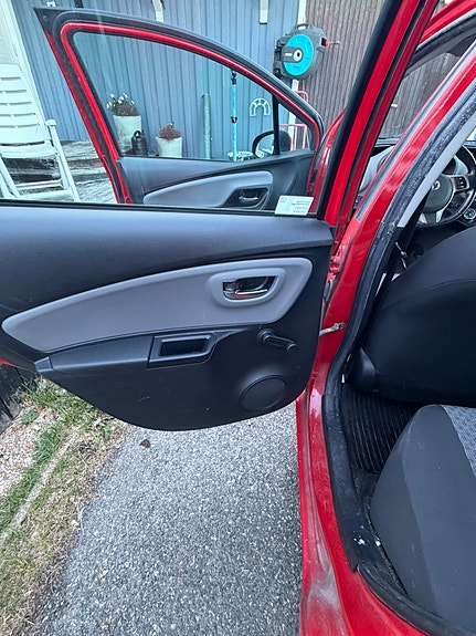 Toyota Yaris 8 of 10
