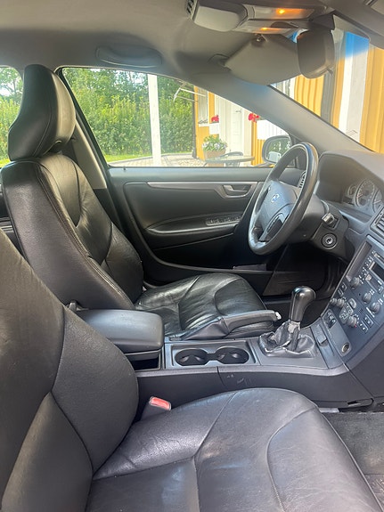 Volvo V70 4 of 5