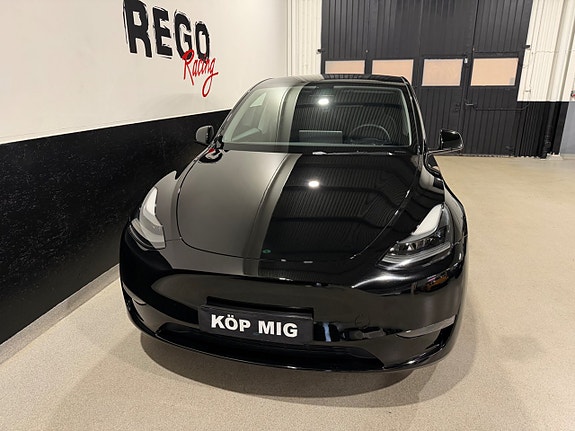 Tesla Model Y 3 of 5
