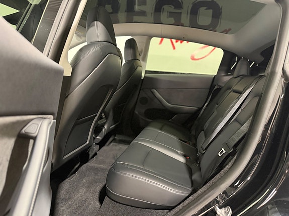Tesla Model Y 8 of 14