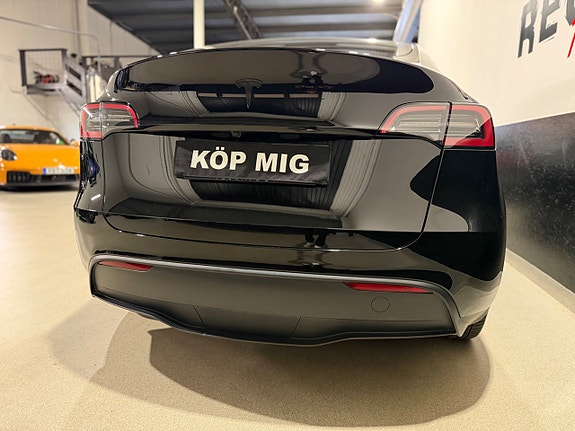 Tesla Model Y 5 of 5