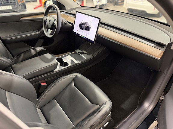 Tesla Model Y 6 of 14
