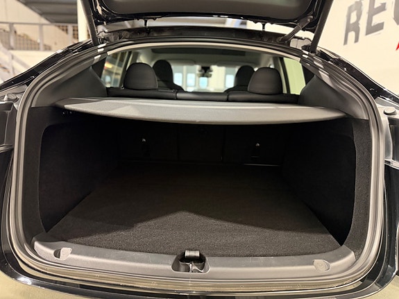 Tesla Model Y 14 of 14