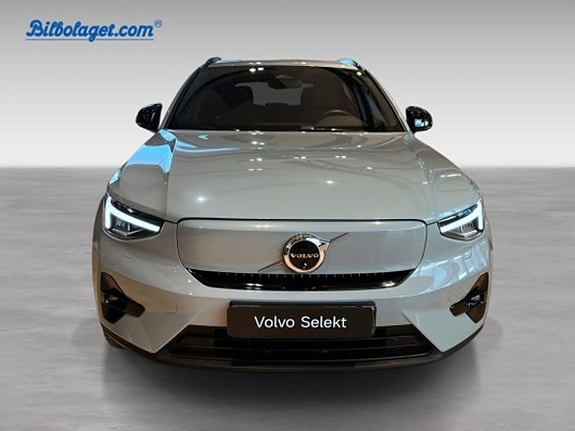 Volvo EX40 2 of 5