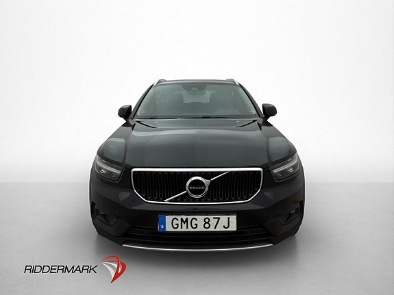 Volvo XC40 2 of 5