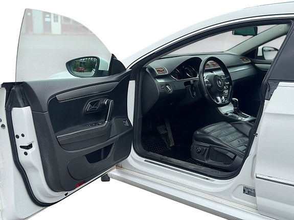 Volkswagen Passat CC 8 of 15