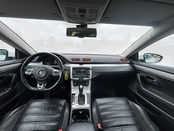 Volkswagen Passat CC 11 of 15
