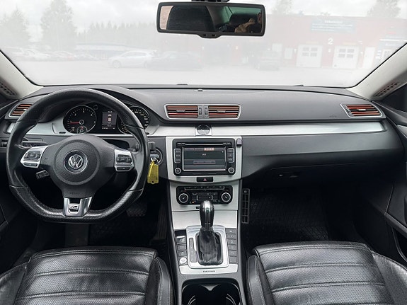 Volkswagen Passat CC 12 of 15