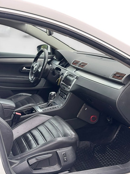 Volkswagen Passat CC 10 of 15