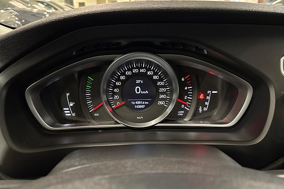Volvo V40 17 of 23