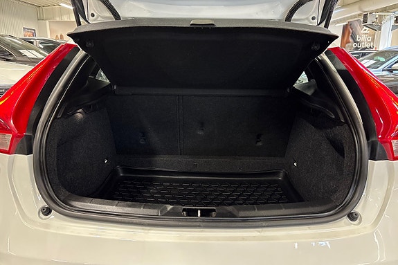 Volvo V40 10 of 23